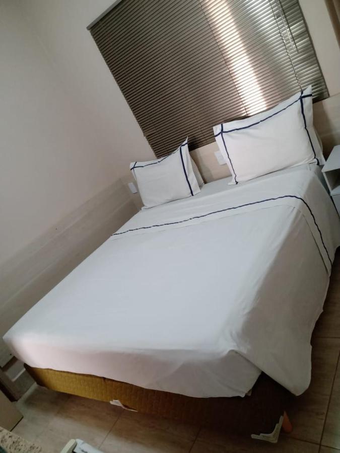 Leme Plaza Hotel Esterno foto