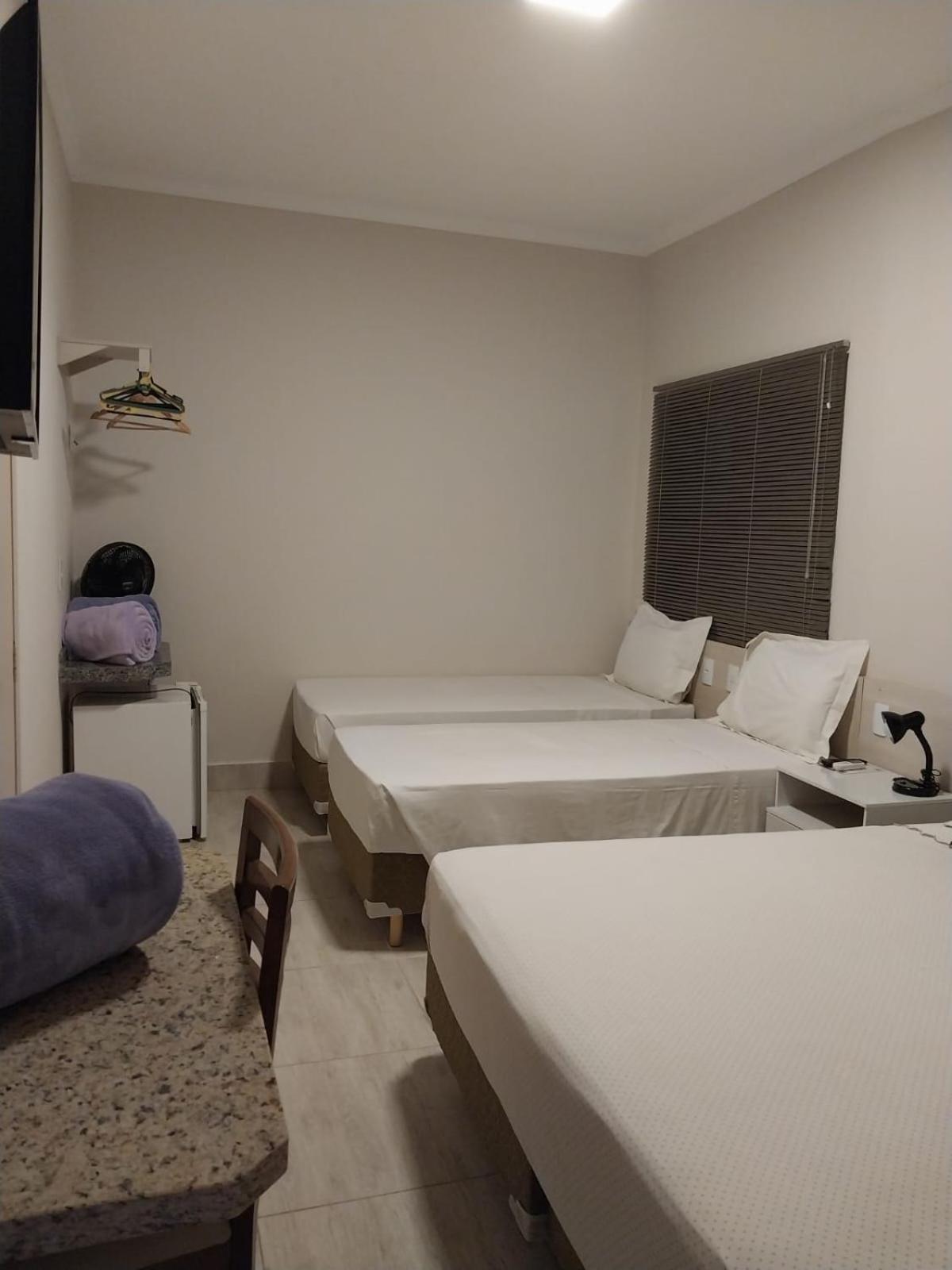 Leme Plaza Hotel Esterno foto