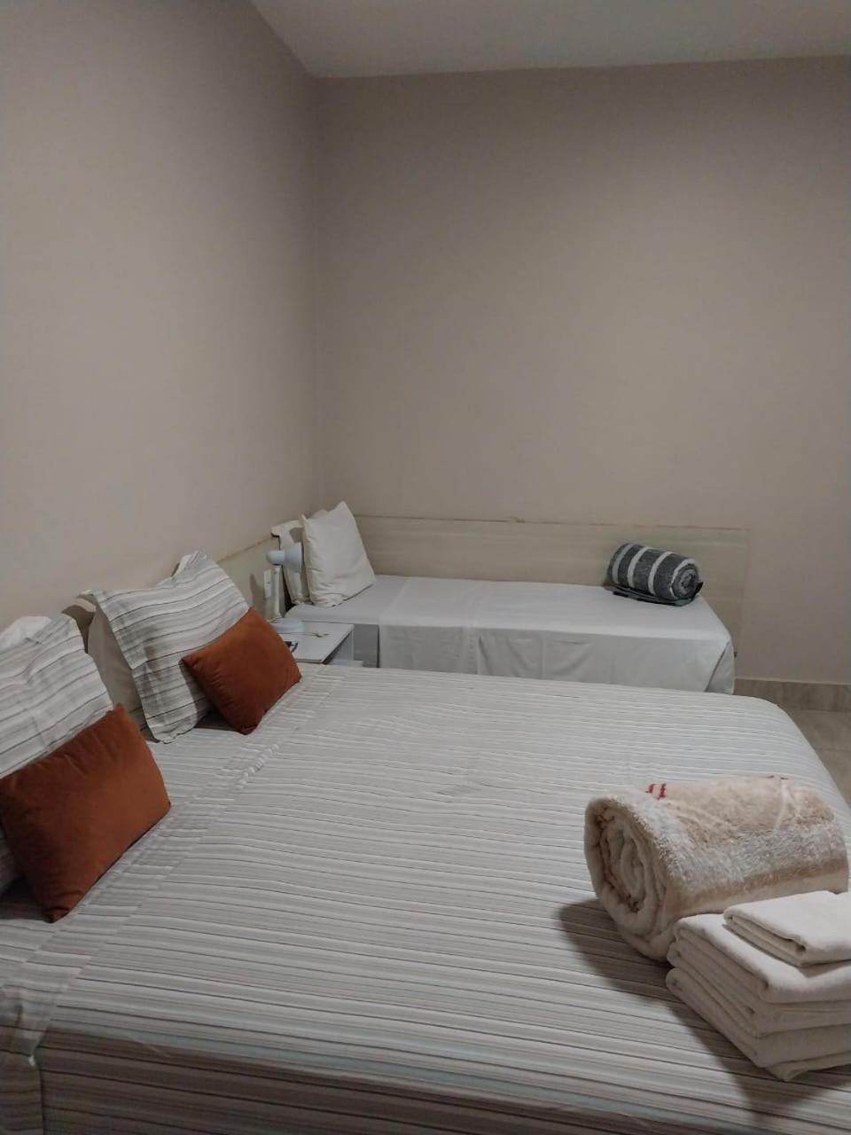 Leme Plaza Hotel Esterno foto
