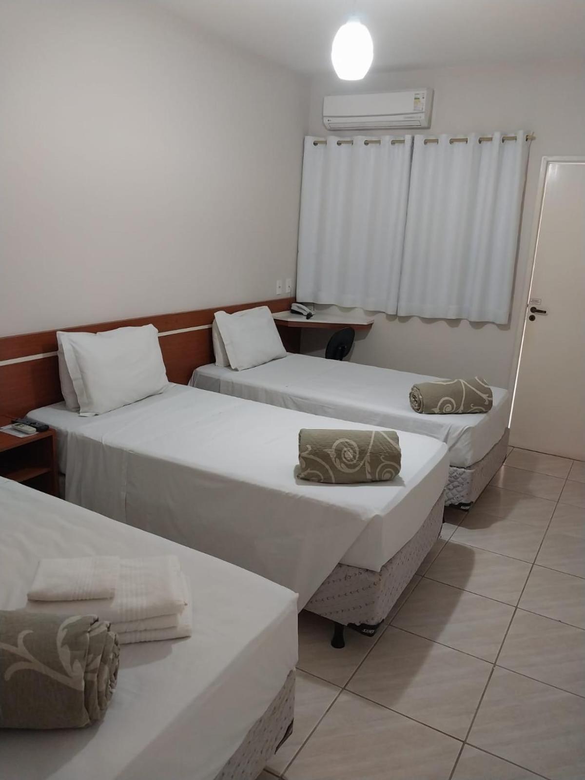 Leme Plaza Hotel Esterno foto