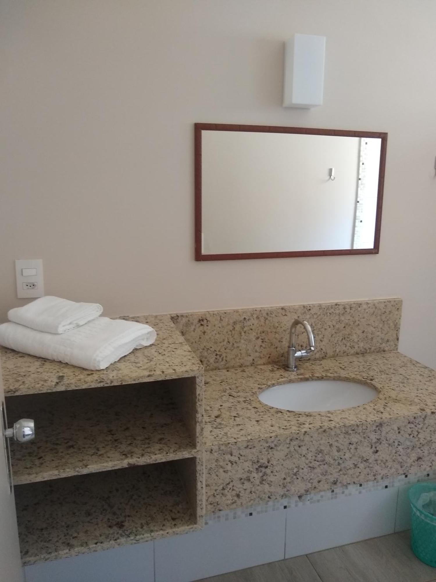 Leme Plaza Hotel Esterno foto